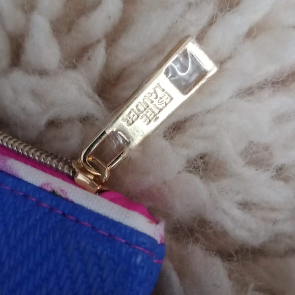 Estee Lauder cosmetic case - Picture 3 of 7